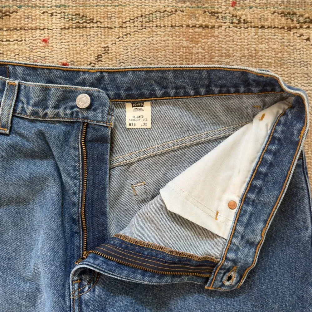 Vintage Levis Relaxed Straight Leg Jeans Mens Blue Denim Medium Wash 38x32